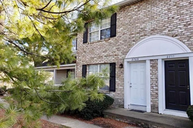 Example of an exterior home design in Columbus