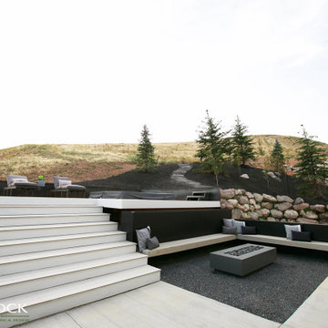 Outdoor Living Space Near Hot Tub