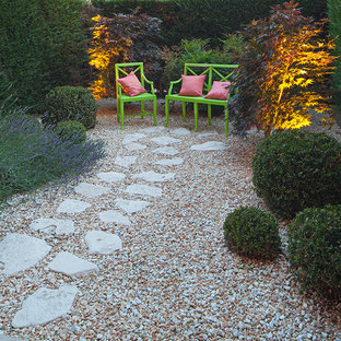 Kleiner Stilmix Garten mit Gartenweg in Turin