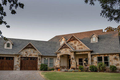 Example of an arts and crafts exterior home design in Dallas