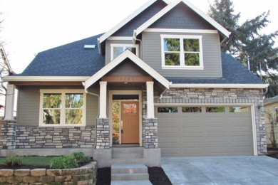Inspiration for a mid-sized craftsman home design remodel in Portland