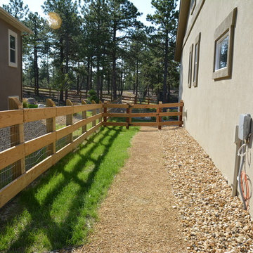 Side entrance into back yard