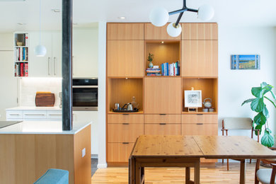 Example of a dining room design in Seattle