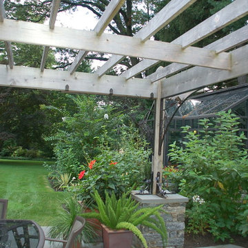 Sophisticated Garden Design with Pergola