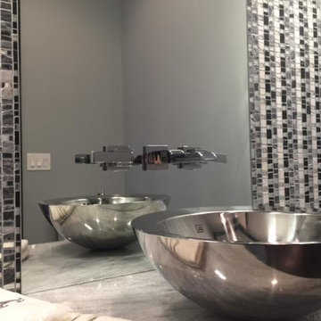 Bathroom/Laundry Room