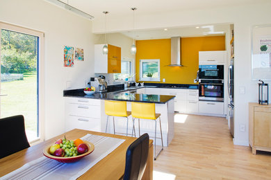 Trendy kitchen photo in New York