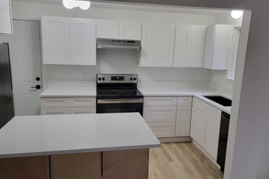 Kitchen - modern kitchen idea in Portland