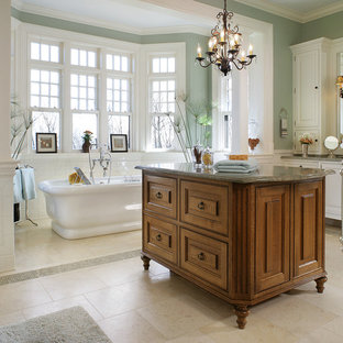 Ispirazione per una grande stanza da bagno padronale chic con consolle stile comò, ante in legno scuro, vasca freestanding, zona vasca/doccia separata, WC a due pezzi, piastrelle verdi, pareti verdi, pavimento in pietra calcarea, lavabo sottopiano, top in granito, pavimento giallo, porta doccia a battente e top verde