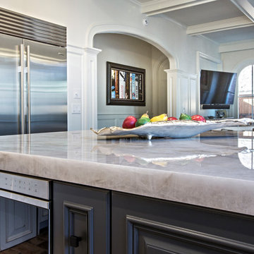 Crystallo Quartzite, White Kitchen