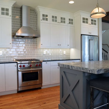 Transitional Coastal Style Kitchen