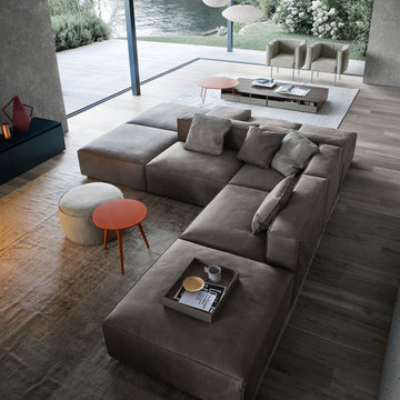 Sitzecke mit Novamobili Couchtisch