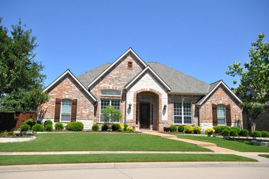 Example of a classic exterior home design in Dallas