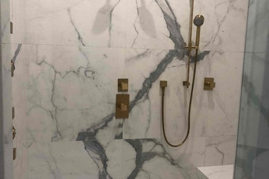 Inspiration for a transitional bathroom remodel in Chicago