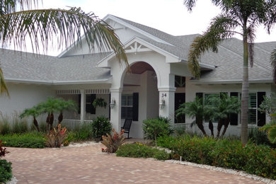 Elegant exterior home photo in Miami