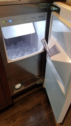 Does anyone have the True undercounter ice maker?