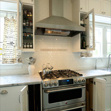 Alameda Kitchen Remodel Black and White Finishes