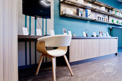 Aménagement d'un bureau contemporain.