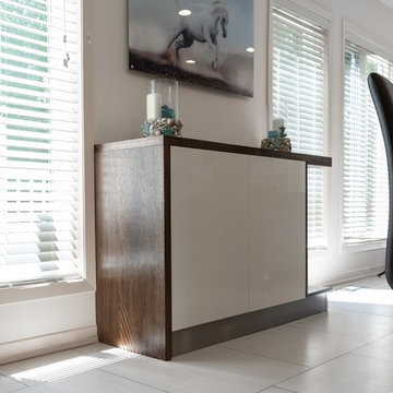 Beige high-gloss kitchen in Toronto