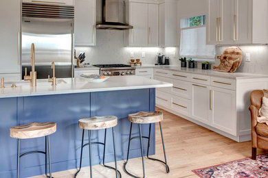 Example of a kitchen design in Seattle