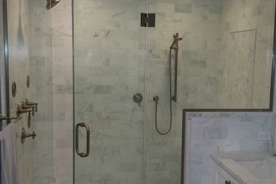 Inspiration for a transitional bathroom remodel in Chicago