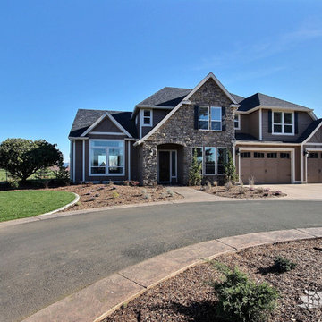 The Willow - Transitional Family Home on Acreage in Brush Prairie, Washington