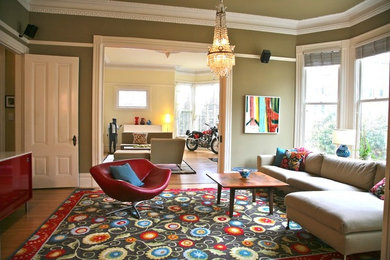 Example of an eclectic home design design in San Francisco
