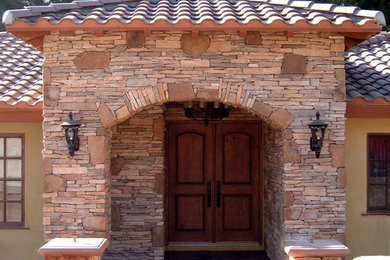Example of a tuscan entryway design in San Diego