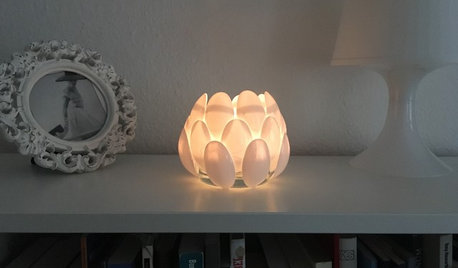 DIY: Einen Teelichthalter in Blütenform basteln – mit Plastiklöffeln!