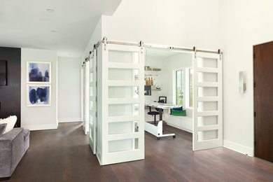 Large trendy home design photo in Charleston