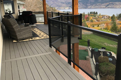 Balcony - traditional balcony idea in Vancouver