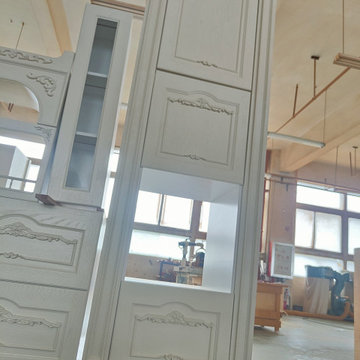 Majestic Classic Charm Ash Solid Wood Assembled Kitchen Cabinet Antique White
