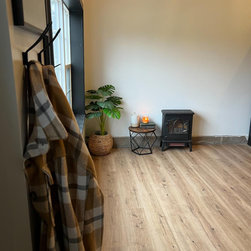 7mm+pad Lake Worth Oak Waterproof Hybrid Resilient Flooring 7.56 in. Wide x 50.63 in. Long - Flooring