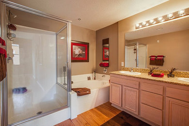 Example of a classic bathroom design in Orange County