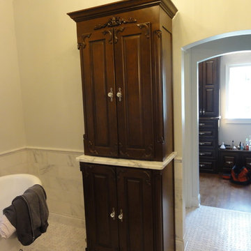 Classic Style Bathroom Vanity & Linen Press