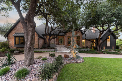 Inspiration for a transitional home design in Dallas.