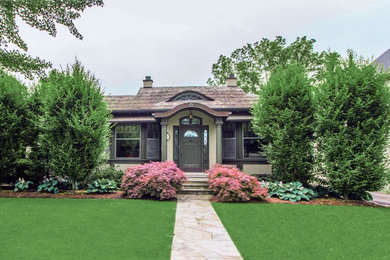 This is an example of a modern front yard landscaping in Toronto.