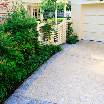 Cobblestone border on agrigate drive