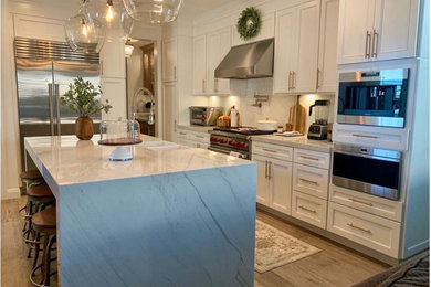 Mid-sized transitional kitchen photo in Los Angeles