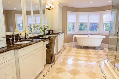 Bathroom - bathroom idea in New York
