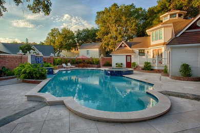 Minimalist aboveground pool photo in Tampa