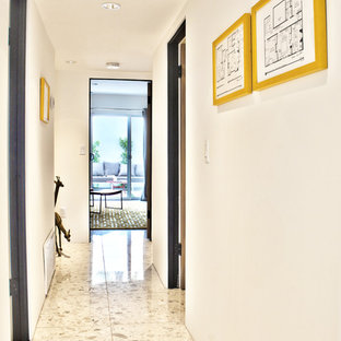 Inspiration för små retro hallar, med vita väggar