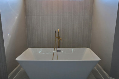 Minimalist bathroom photo in Indianapolis