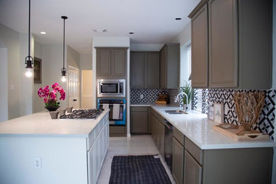 Example of a kitchen design in Dallas