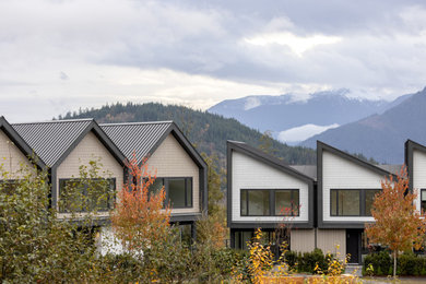 Exterior home photo in Vancouver