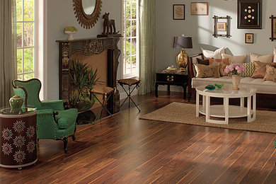 Example of a classic living room design in Orange County
