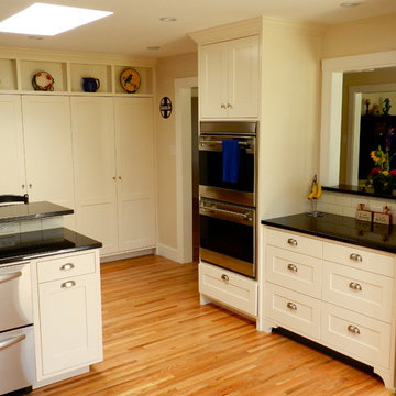 Retro kitchen for 1950 Santa Fe residence