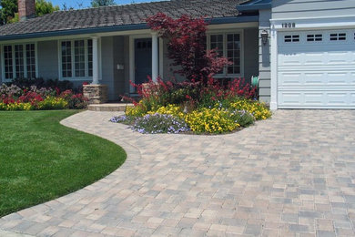 Mid-sized traditional front yard driveway in San Francisco with natural stone pavers.