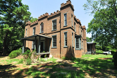 This is an example of a traditional home in Raleigh.