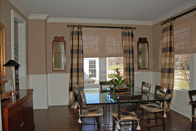 Example of a dining room design in Chicago