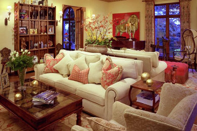 Example of a classic living room design in San Francisco
